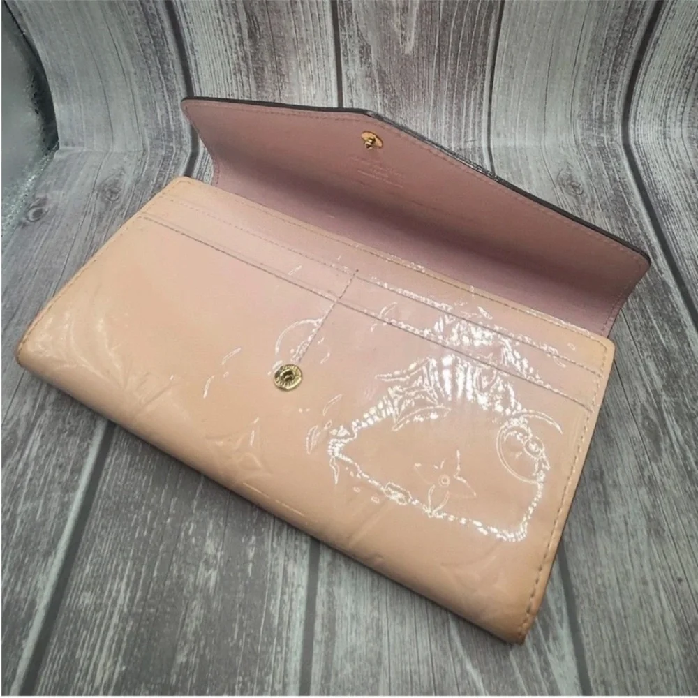 LOUIS VUITTON Portefeuille Sarah Zip Wallet Monogram Vernis Rose Pink Ballerine
